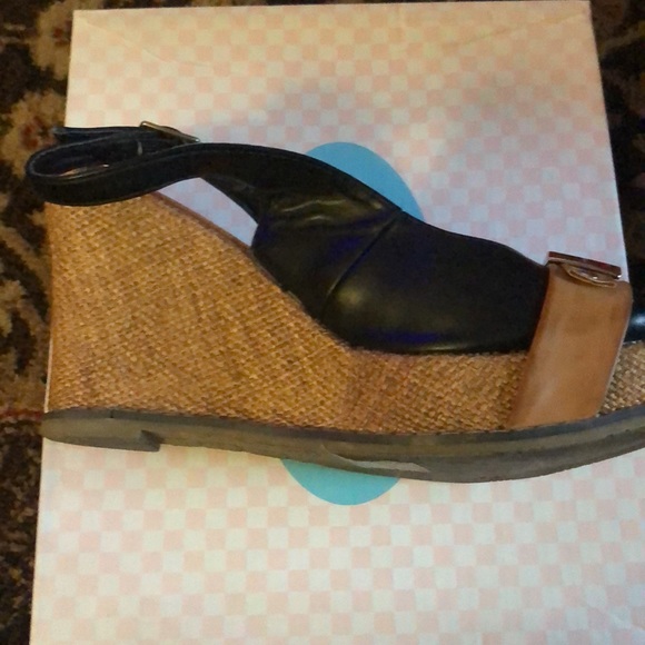Black sling back wedge - Picture 3 of 5